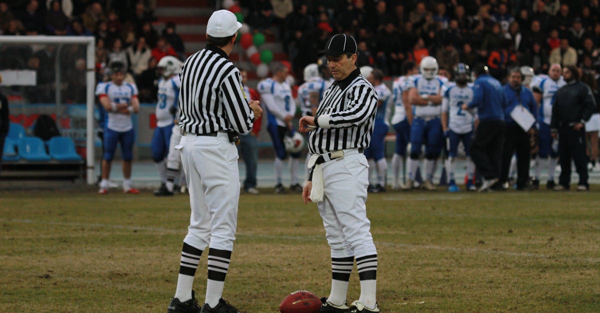 découvrez le rôle essentiel du referee (arbitre) dans le sport, ses responsabilités, ses qualités requises et son impact sur le déroulement des matchs. un guide complet pour mieux comprendre cette fonction clé.