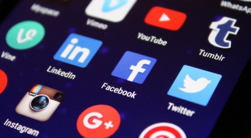 découvrez l'univers dynamique des médias sociaux : stratégie, tendances, conseils et astuces pour maximiser votre impact en ligne et engager votre audience efficacement.