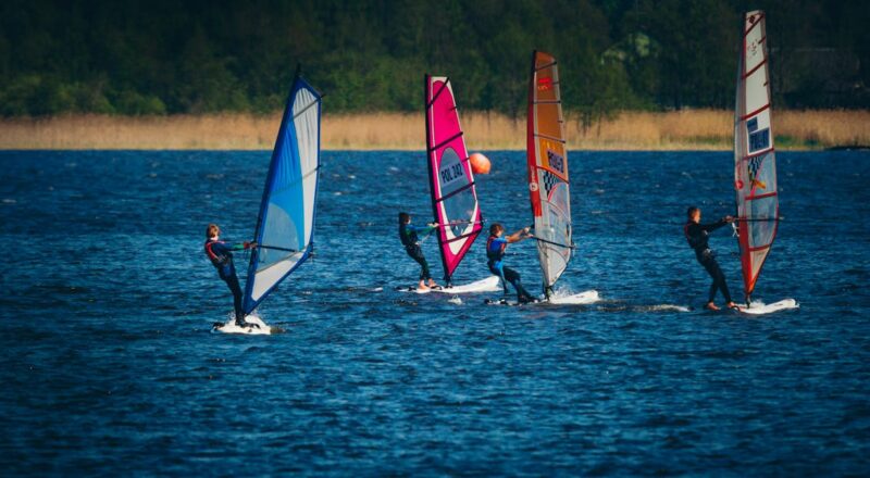 découvrez les sports nautiques : surf, kayak, plongée et bien d'autres activités aquatiques pour tous les niveaux. profitez de sensations fortes et d'aventures en pleine nature sur l'eau !