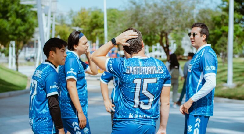 découvrez l'évolution et l'impact du rôle des femmes dans le sport, de la lutte pour l'égalité à la conquête de podiums, illustrant leur détermination et leurs réalisations exceptionnelles dans diverses disciplines sportives.