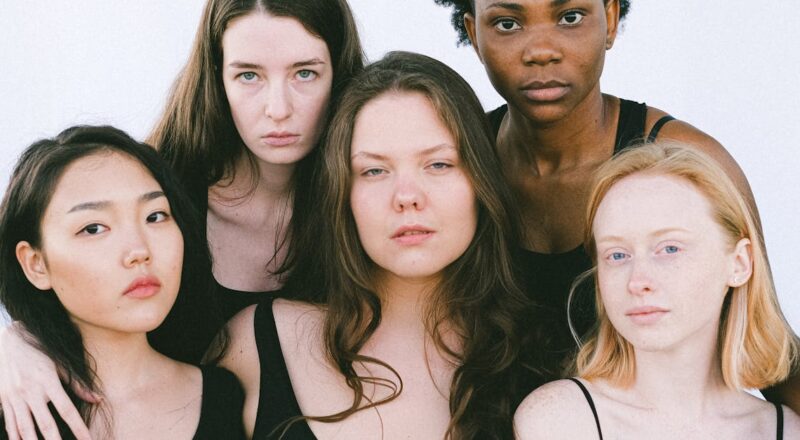 découvrez l'importance de l'égalité des genres, ses enjeux dans la société actuelle et les actions à mener pour promouvoir un monde plus juste et équitable entre femmes et hommes.